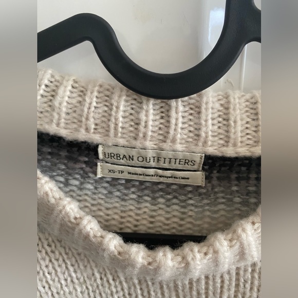 Urban outfitters sweatshirt - Picture 2 of 3